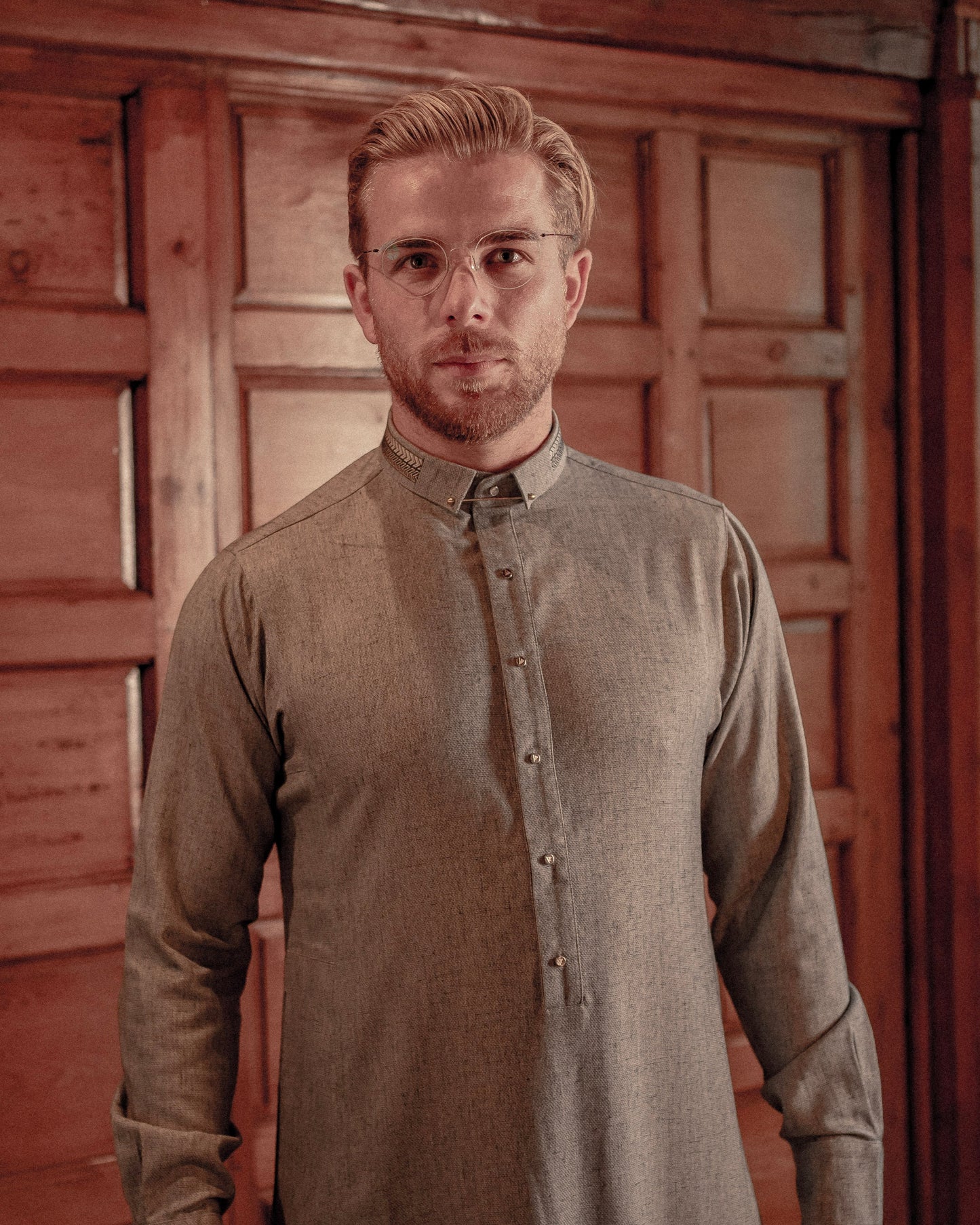 Sterling Grey Thobe – Exquisite Designer Islamic Wear from London